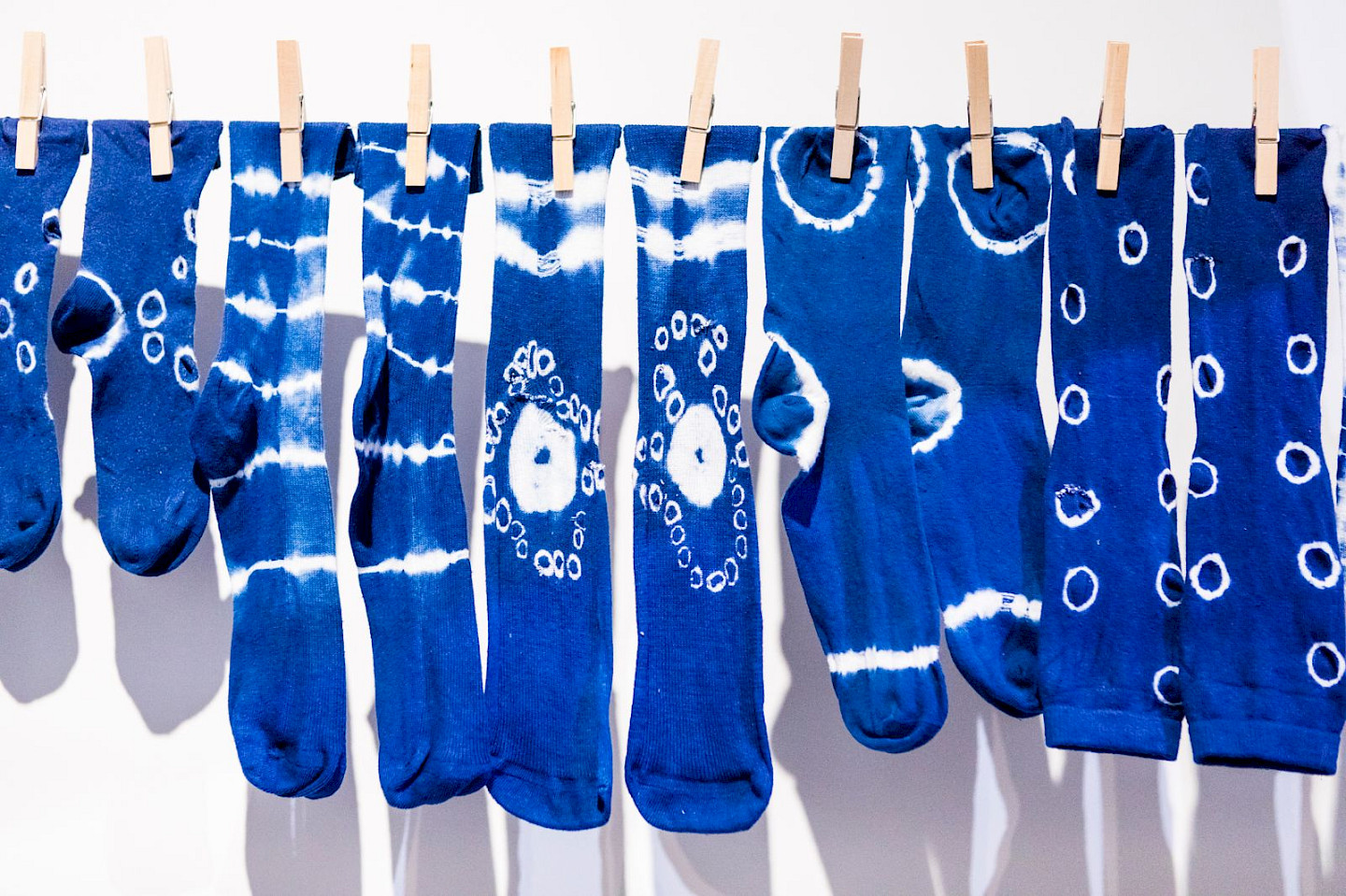 Gemusterte Socken färben